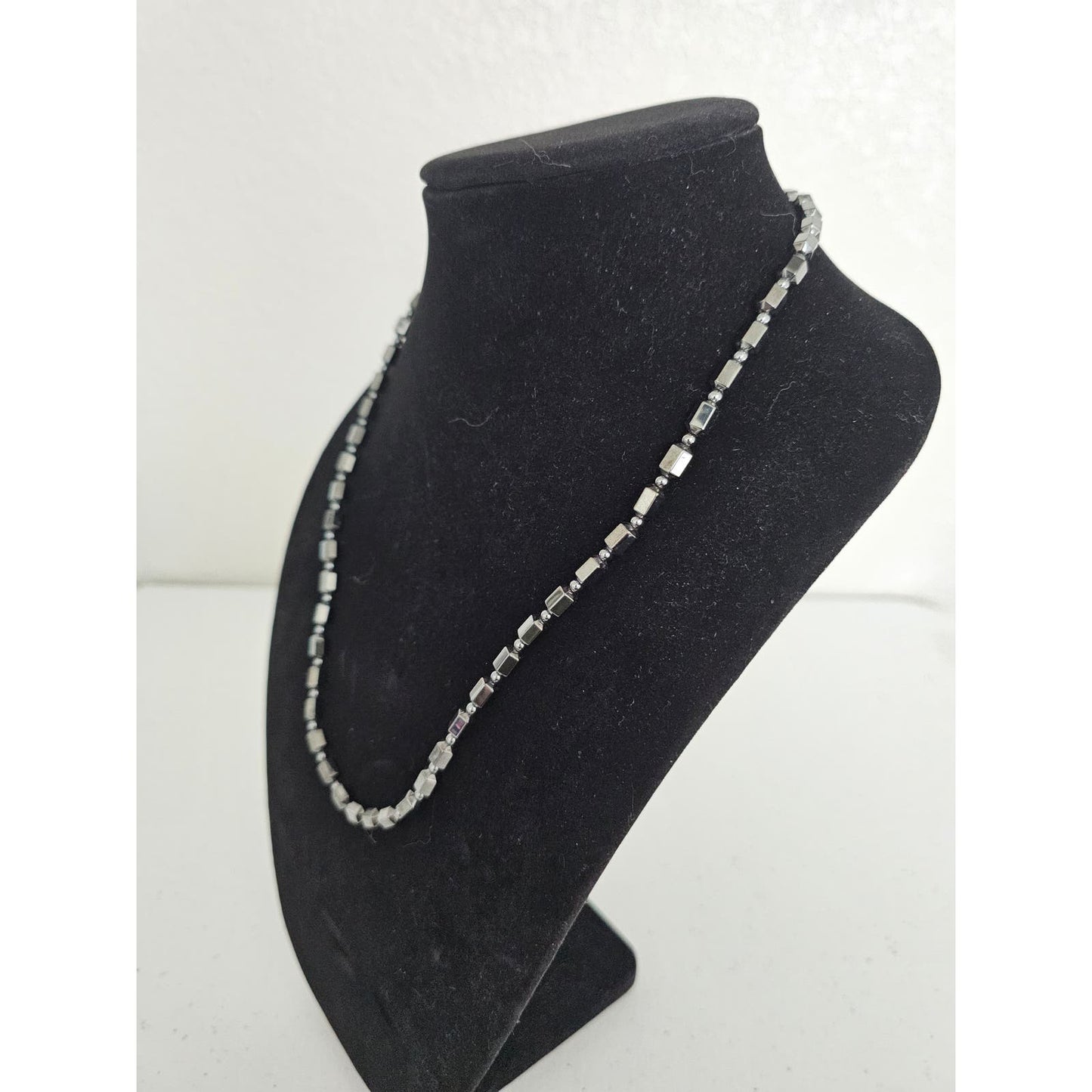 Vintage Y2K Silver Tone Single Strand Beaded Necklace Magnetic