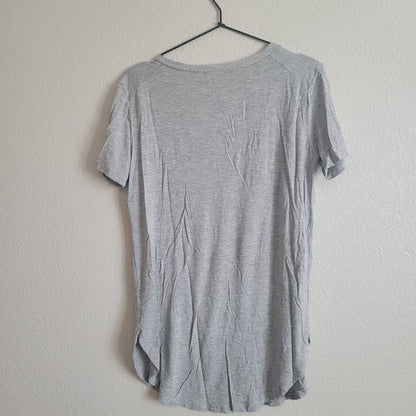 Carly Jean Womens Sz S Short Sleeve Tunic Length T Shirt Gray V Neck