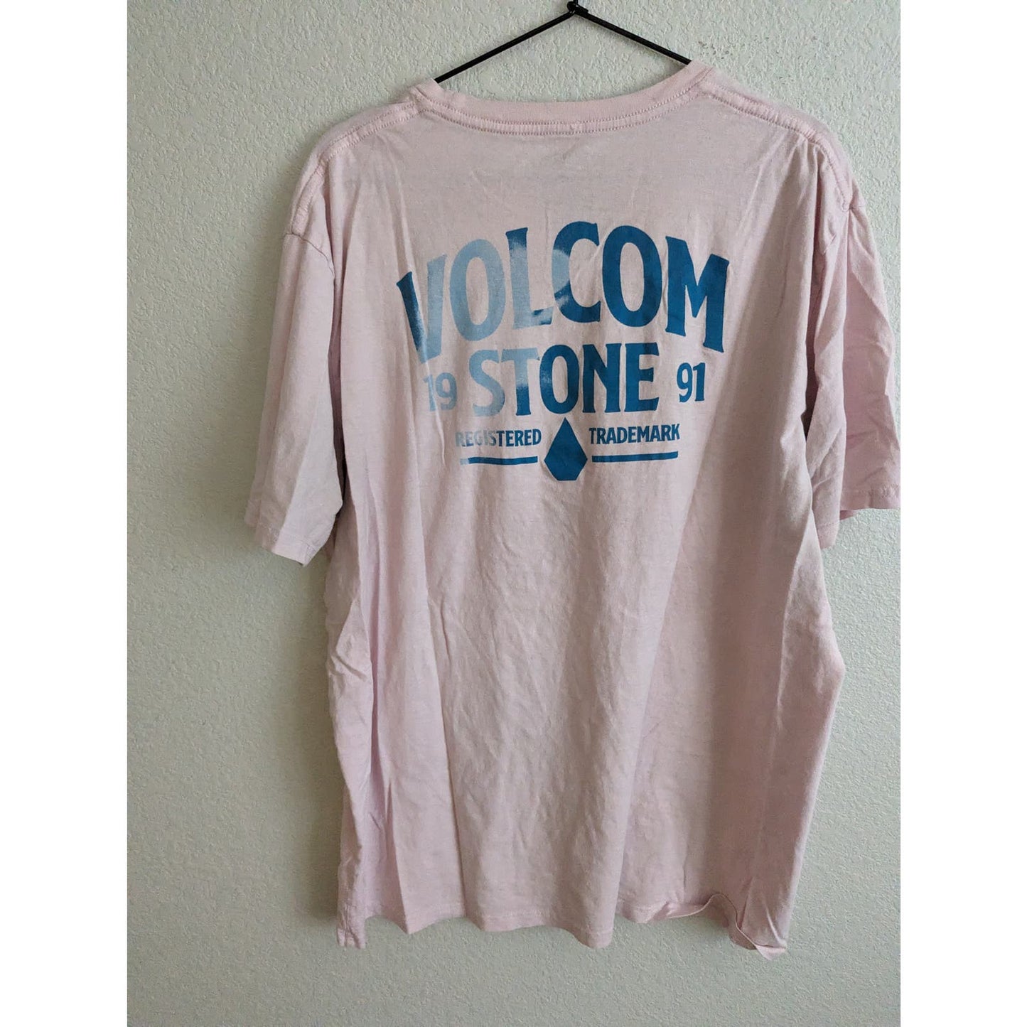 Volcom mens Sz XXL Short Sleeve T Shirt Pink Blue Stone