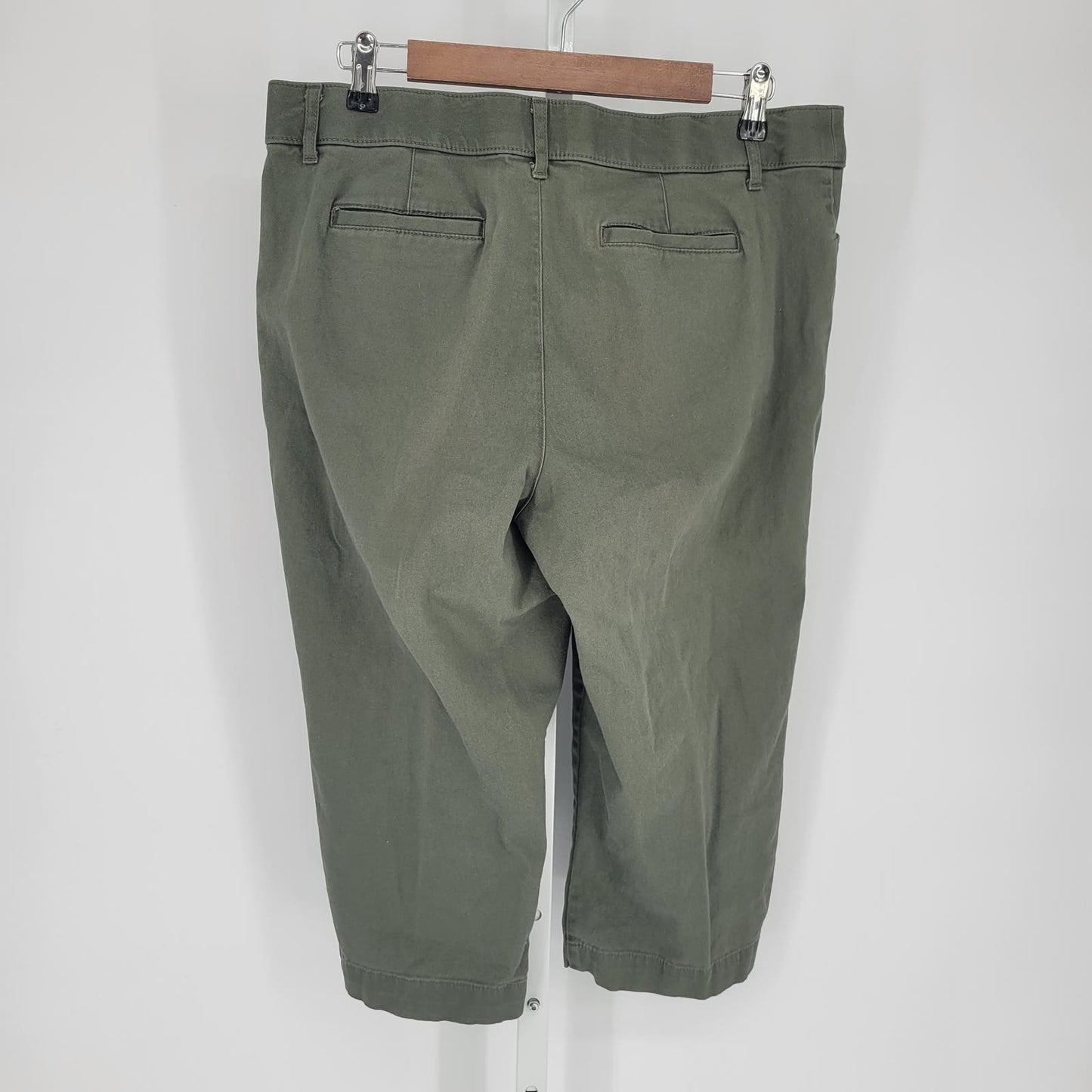 St Johns Bay Womens Sz 14 Capri Length Denim Pants Army Green Cotton