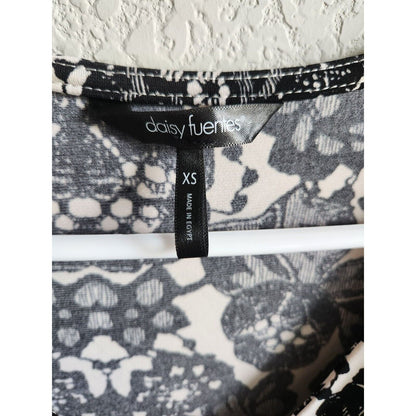 Daisy Fuentes Womens Sz XS Short sleeve Knee Length Dress Black White Floral