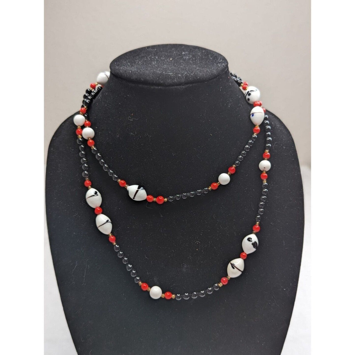 Vintage 1980s Glass Beaded Single Strand Necklace White Black Red