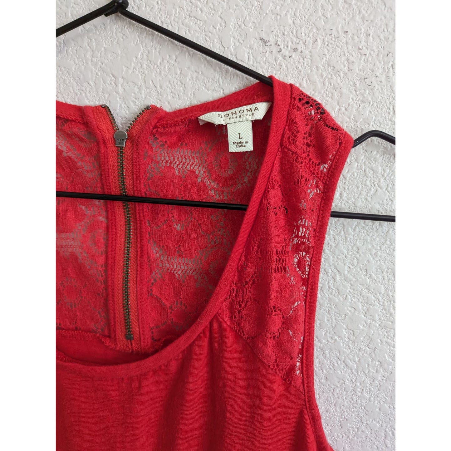 Sonoma womens Sz L Sleeveless Top Red Lace Trim Zip Back