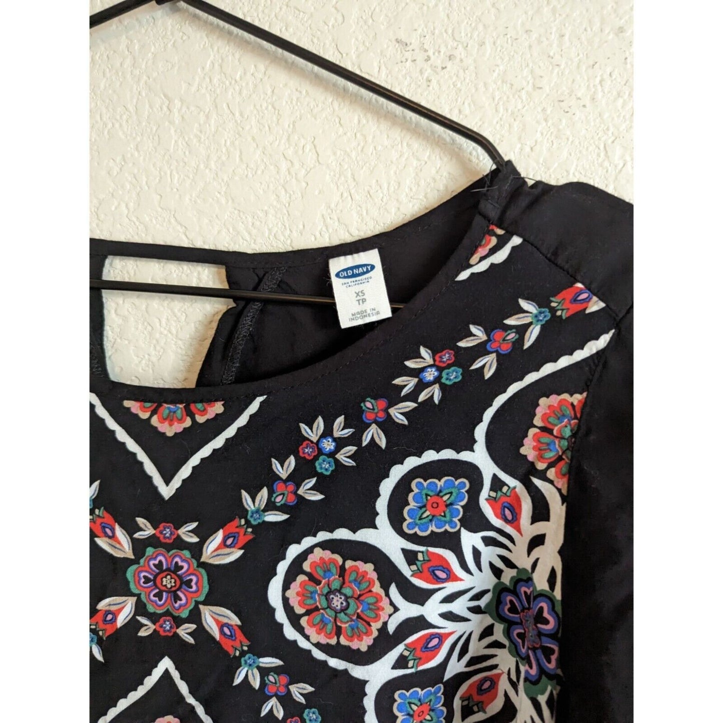 Old Navy Womens Sz XS Long Sleeve Blouse Black Mandala Floral Print