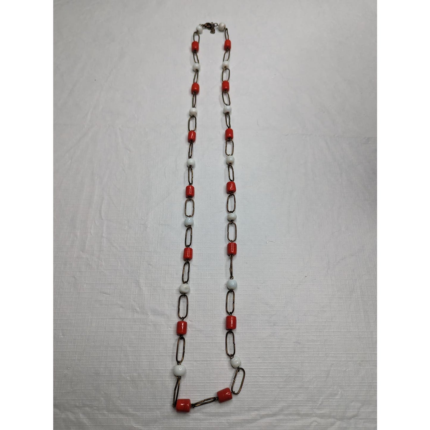 Vintage 1970s Womens Beaded Chain Necklace Red White Gold Mod