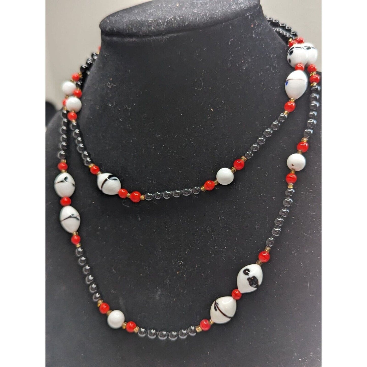 Vintage 1980s Glass Beaded Single Strand Necklace White Black Red