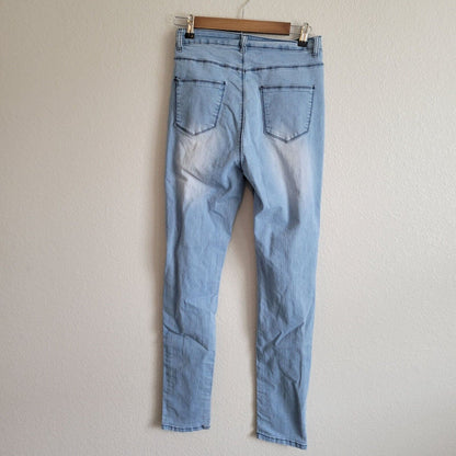 UWJ Juniors Sz 11 Ultra High Rise Light Wash Distressed Skinny Blue Jeans