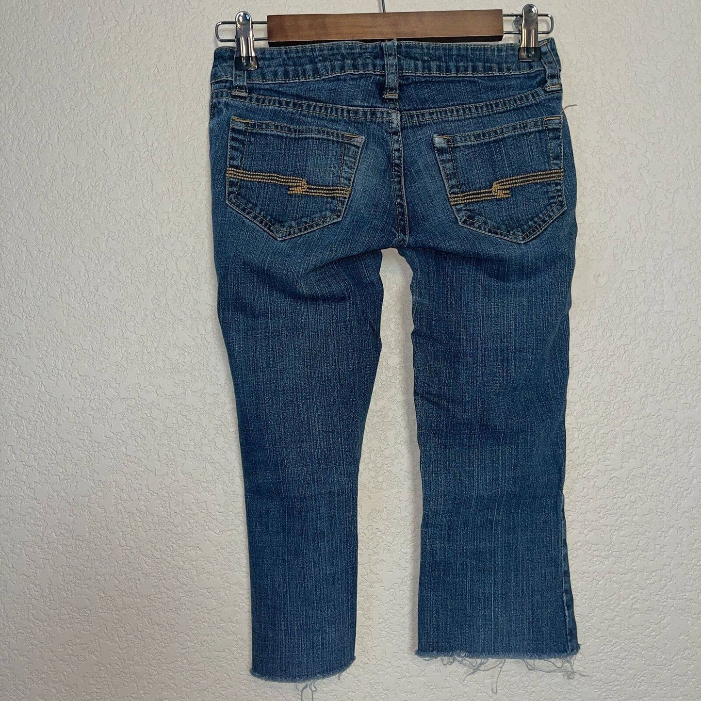 Arizona Jeans Juniors Sz 3 Cutoff Raw Hem Capri Denim Blue Jeans