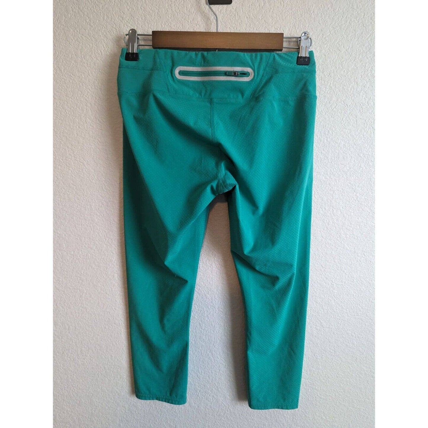 ATHLETA Chaturanga Capri Crop Leggings Teal Blue SIZE S