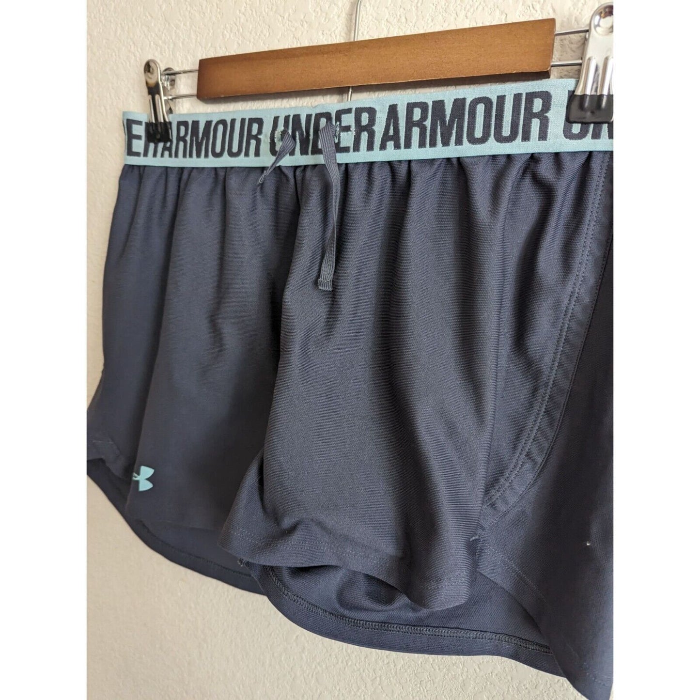 Under AArmour Womens Sz M Running Shorts Dark Gray Light Blue