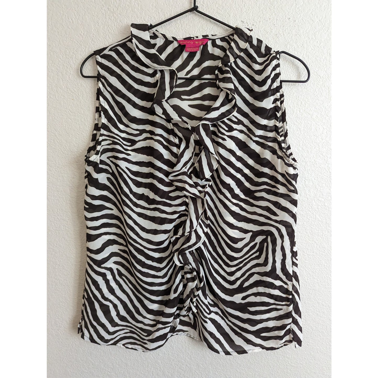 Sunny Leigh Womens Sz M Ruffled Front Sleeveless Blouse Zebra Print