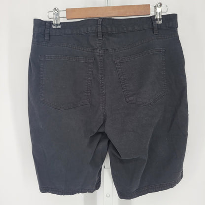 Time and Tru Womens Sz 8 Bermuda Length Casual Shorts Solid Black