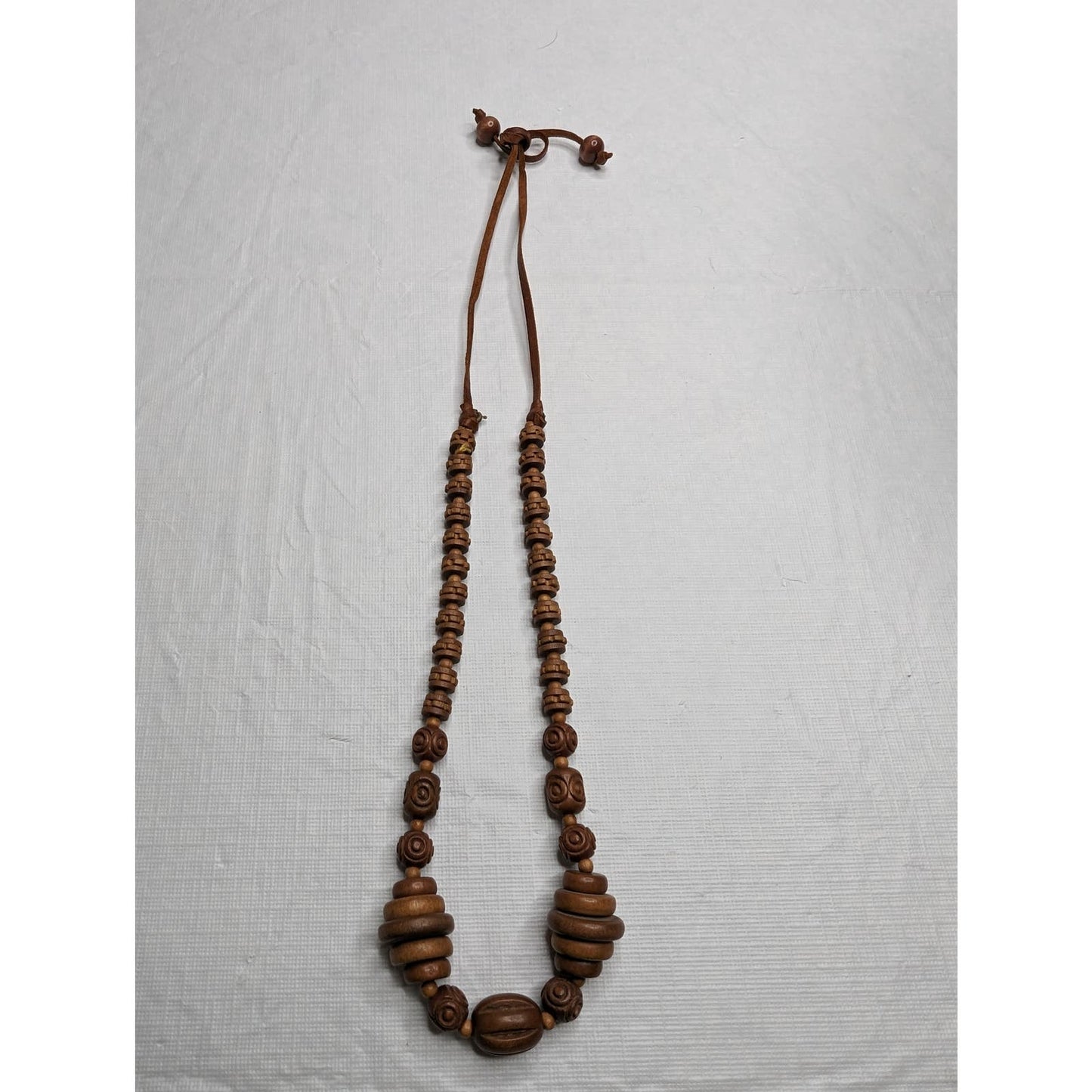 Vintage 1960s Womens Carved Wooden Bead Single Strand Necklace Geometric