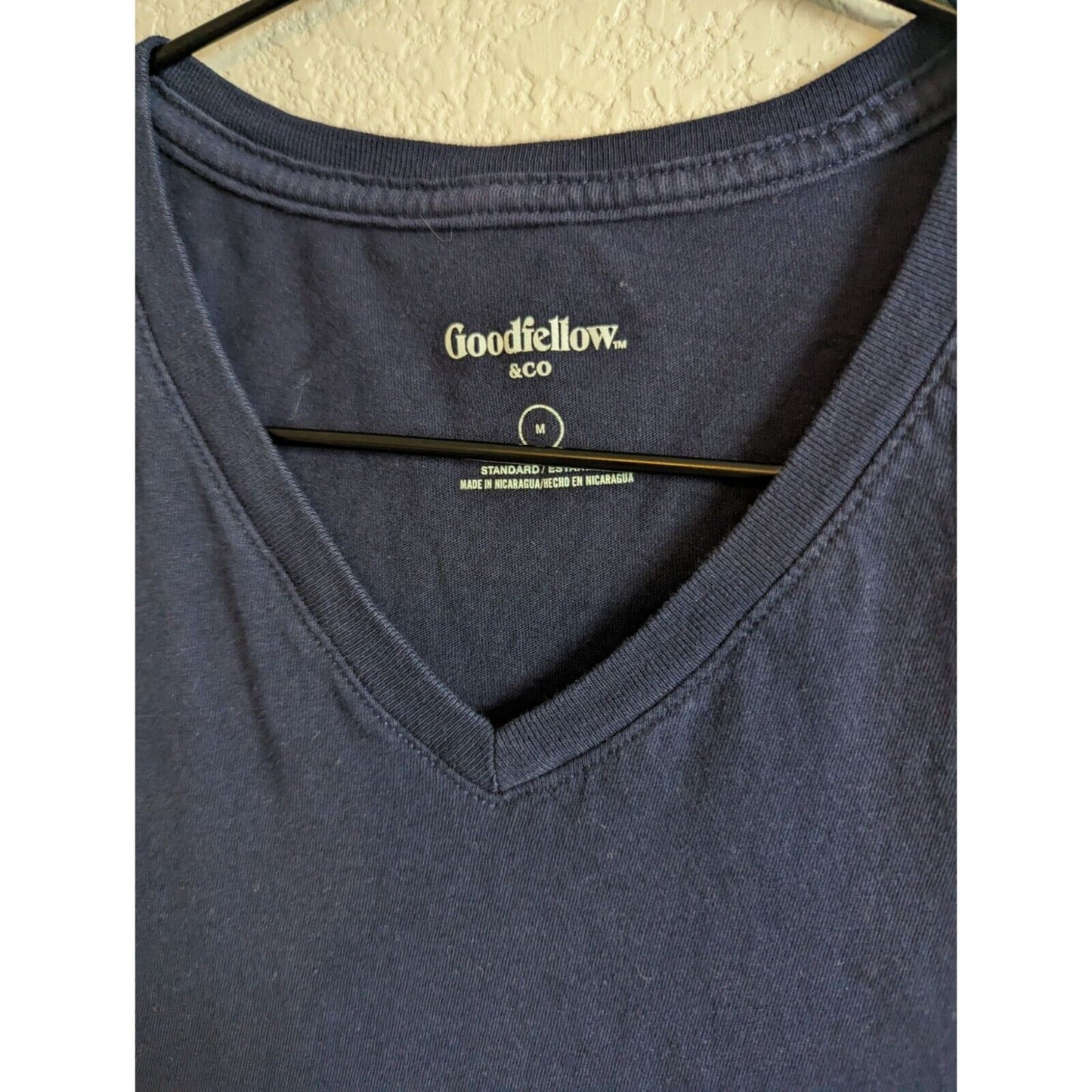 Goodfellow & Co Mens Sz M Standard Fit Short Sleeve T Shirt Dark Blue V Neck