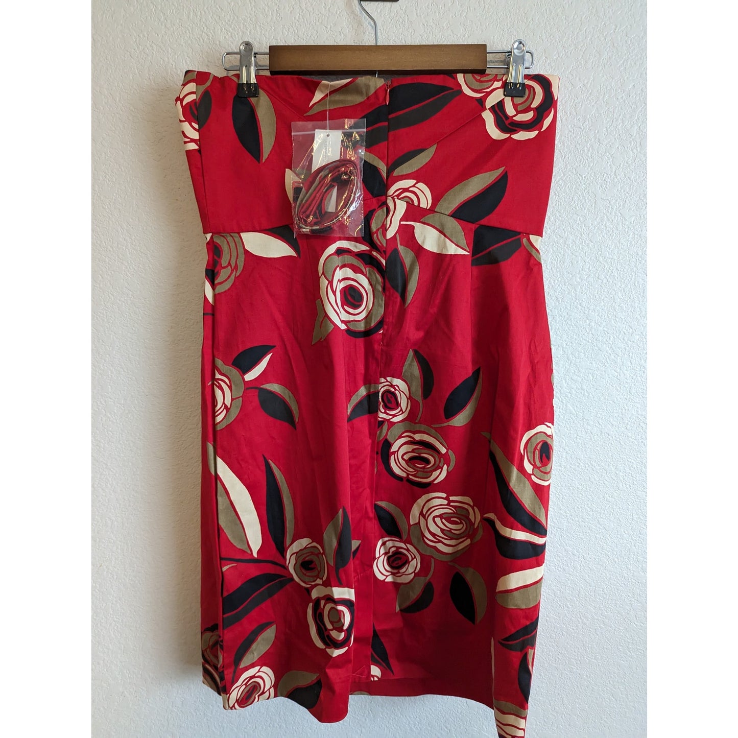 New York & Company Sz 10 Strapless Formal Dress Red Floral Knee Length NEW