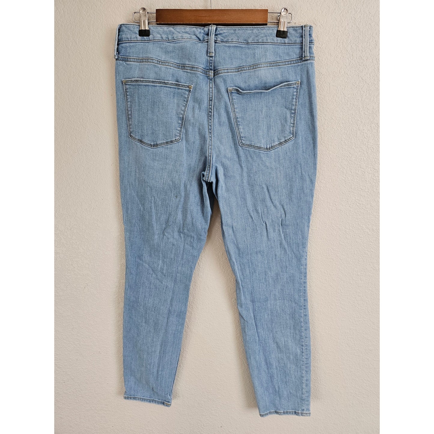 Universal Thread Womens Sz 12 Light Wash High Rise Skinny Jeans